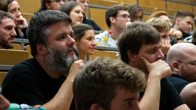 Publikum im Hörsaal AM 3 des Audimax der Uni Lübeck
