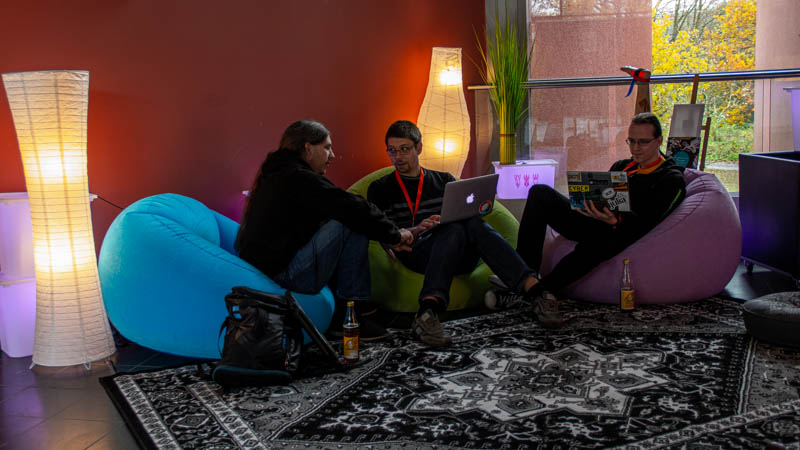 Chillecke mit gemütlichen Sofas