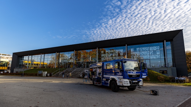 Das THW zeigt am Samstag nach einem Vortrag seine Ausrüstung auf dem Vorplatz des Audimax